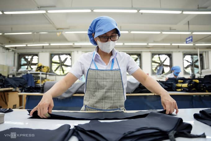 det-may-kin-don-hang-den-cuoi-nam